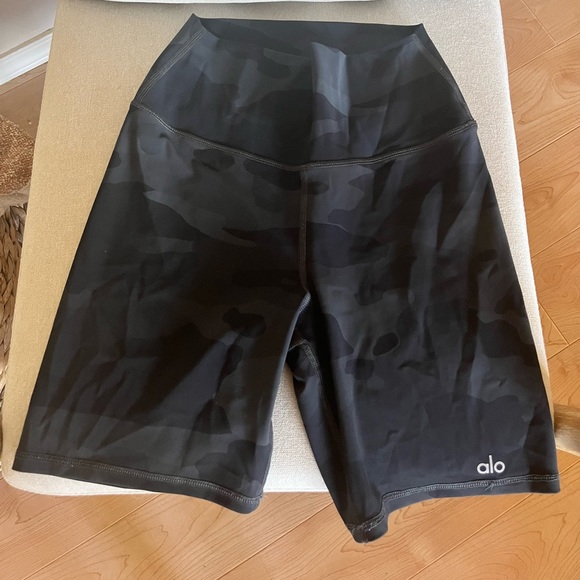 Alo Vapor Short